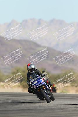 media/Oct-30-2025-Racers Edge (Thu) [[dabbdaf680]]/3-B Group/Session 2 (Turn 14)/